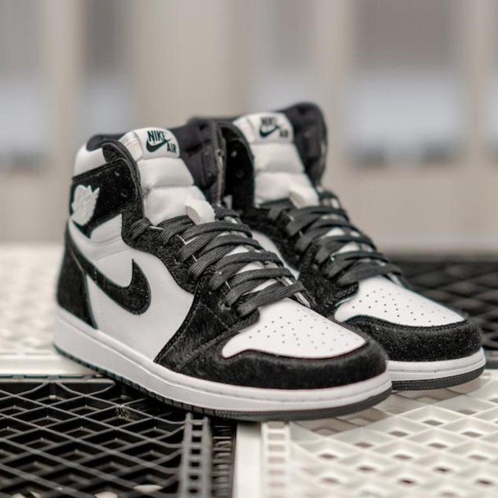 Air Jordan 1 good clean condition, slight fading of logo printed inside shoe.
